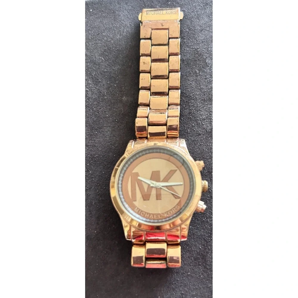 Michael Kors Runway Oversized Rose Gold Tone Watch MK Logo Dial Read Condition